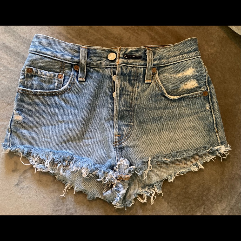 Levi’s 501 button fly cutoff denim shorts light wash size 24 (XS)